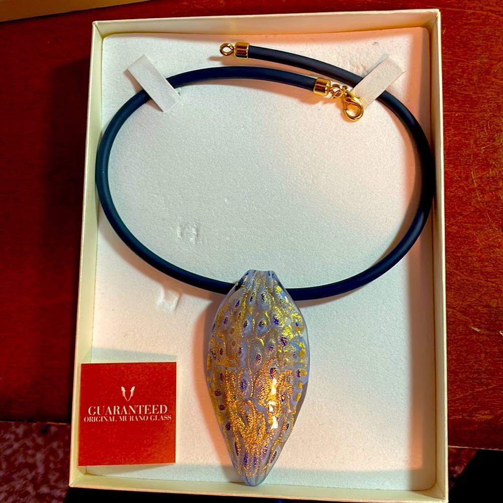 Antica Murrina Italian handmade glass pendant necklace/choker. 16” cord.